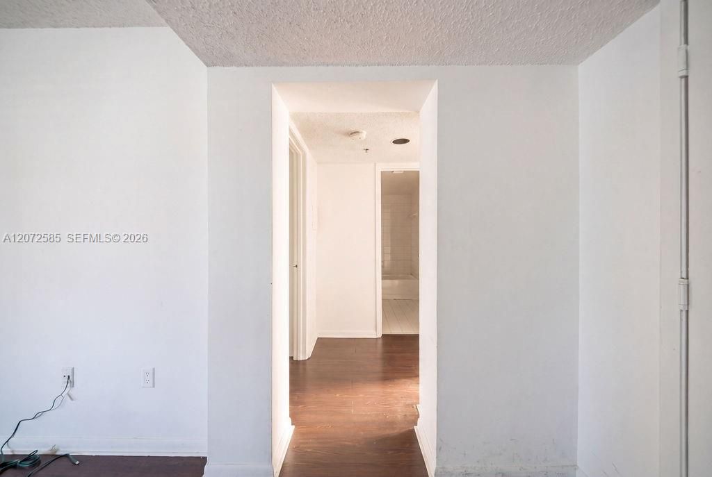 For Sale: $225,000 (2 beds, 2 baths, 974 Square Feet)