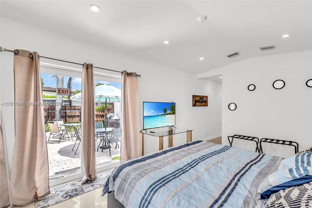 For Rent: $6,000 (4 beds, 3 baths, 1440 Square Feet)