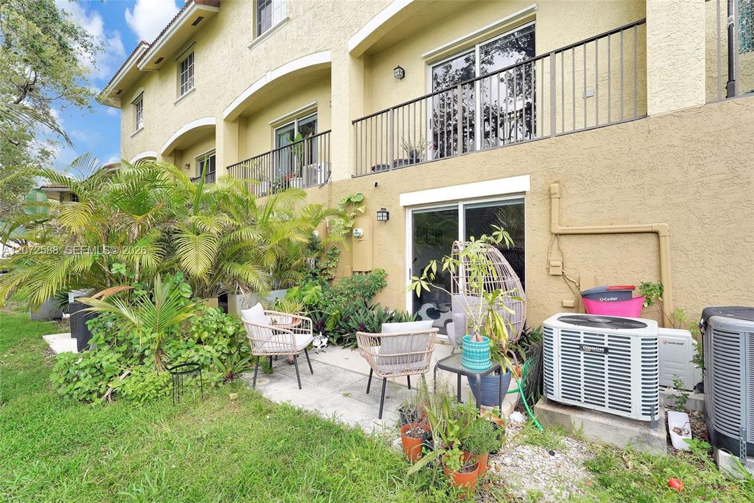 For Rent: $3,800 (2 beds, 2 baths, 1282 Square Feet)