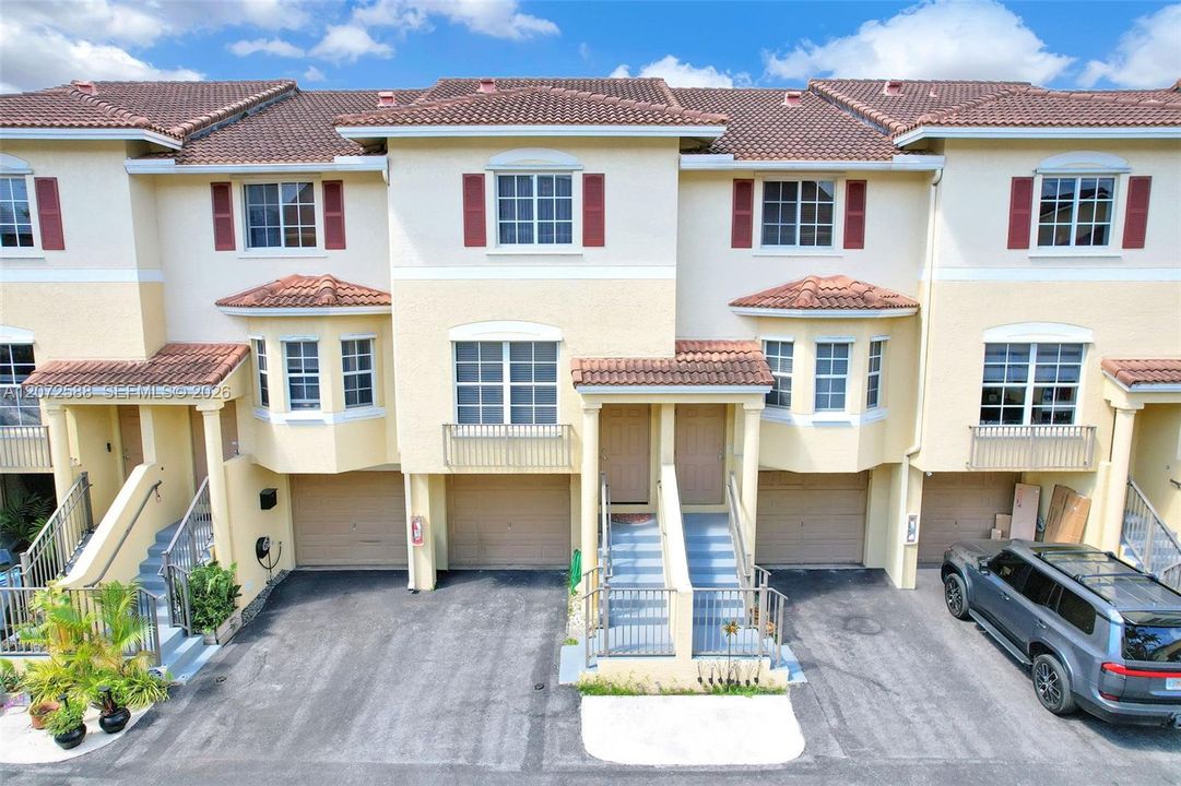 For Rent: $3,800 (2 beds, 2 baths, 1282 Square Feet)