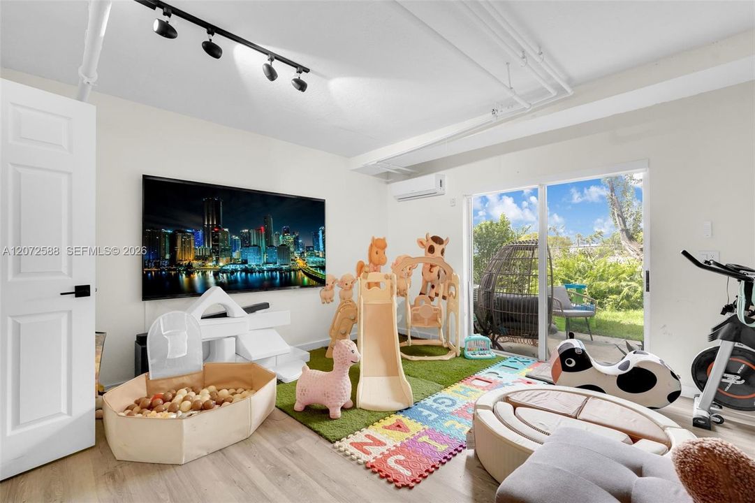 For Rent: $3,800 (2 beds, 2 baths, 1282 Square Feet)