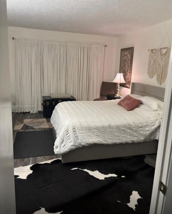 For Sale: $169,000 (1 beds, 1 baths, 730 Square Feet)