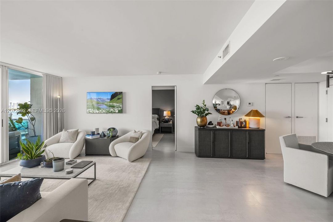 For Sale: $1,100,000 (2 beds, 2 baths, 1078 Square Feet)