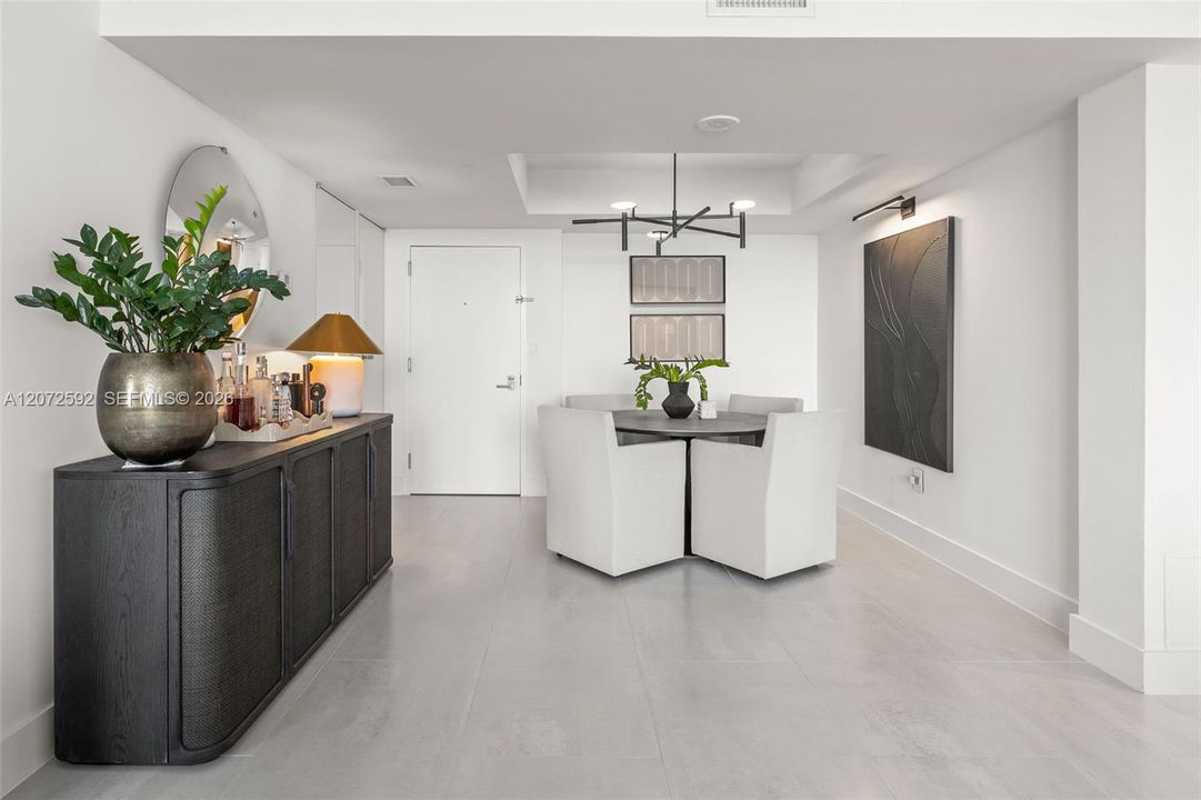 For Sale: $1,100,000 (2 beds, 2 baths, 1078 Square Feet)
