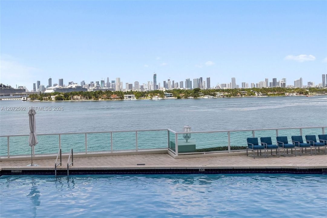 For Sale: $1,100,000 (2 beds, 2 baths, 1078 Square Feet)