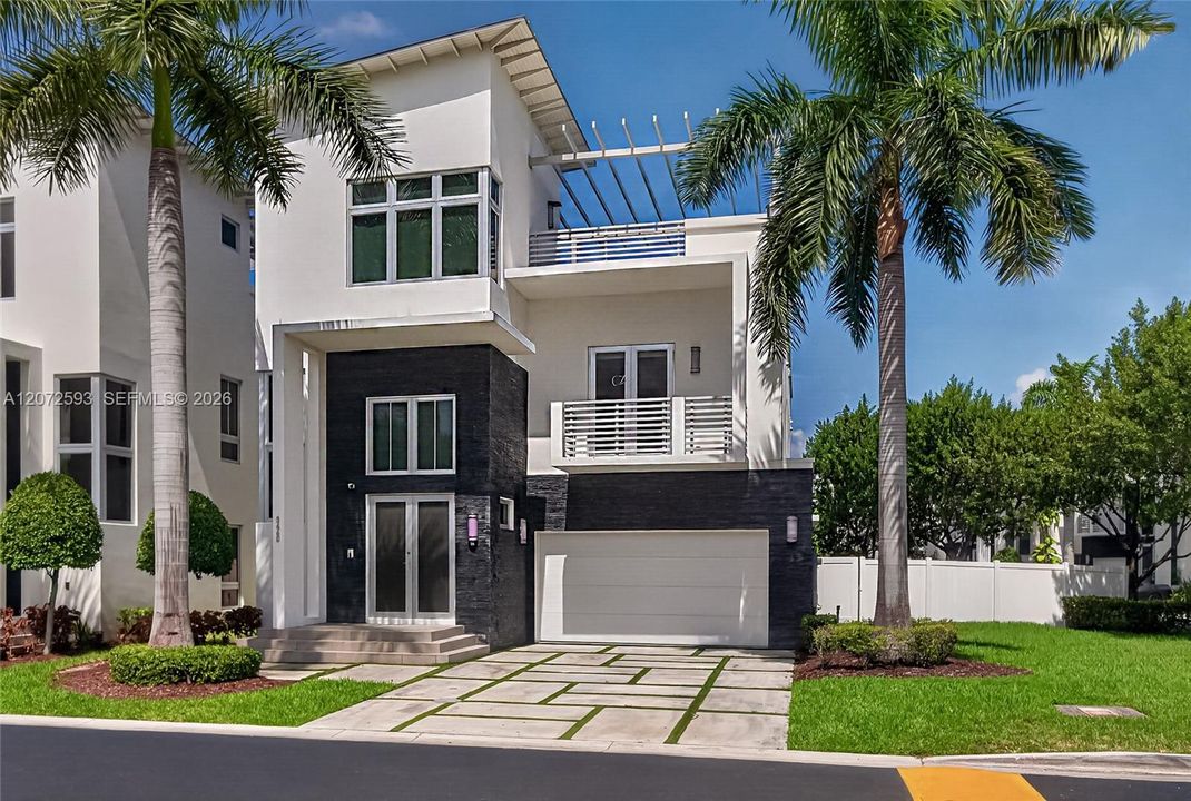 For Sale: $2,175,000 (5 beds, 6 baths, 4319 Square Feet)