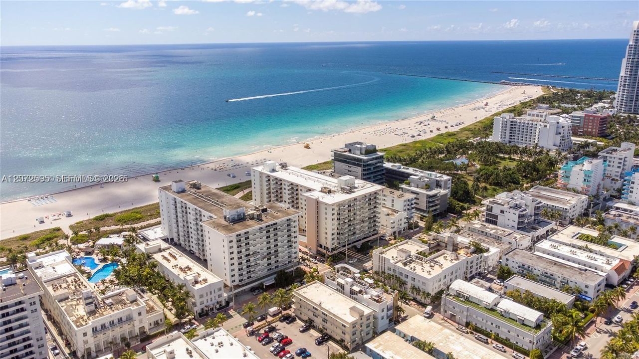 For Sale: $539,000 (1 beds, 1 baths, 659 Square Feet)
