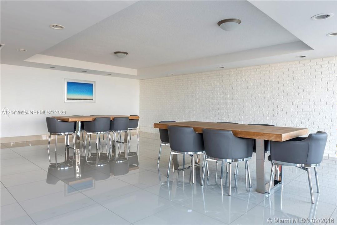For Sale: $539,000 (1 beds, 1 baths, 659 Square Feet)