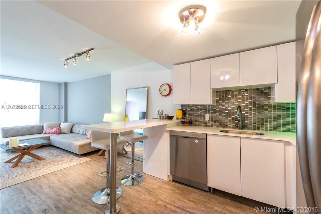 For Sale: $539,000 (1 beds, 1 baths, 659 Square Feet)