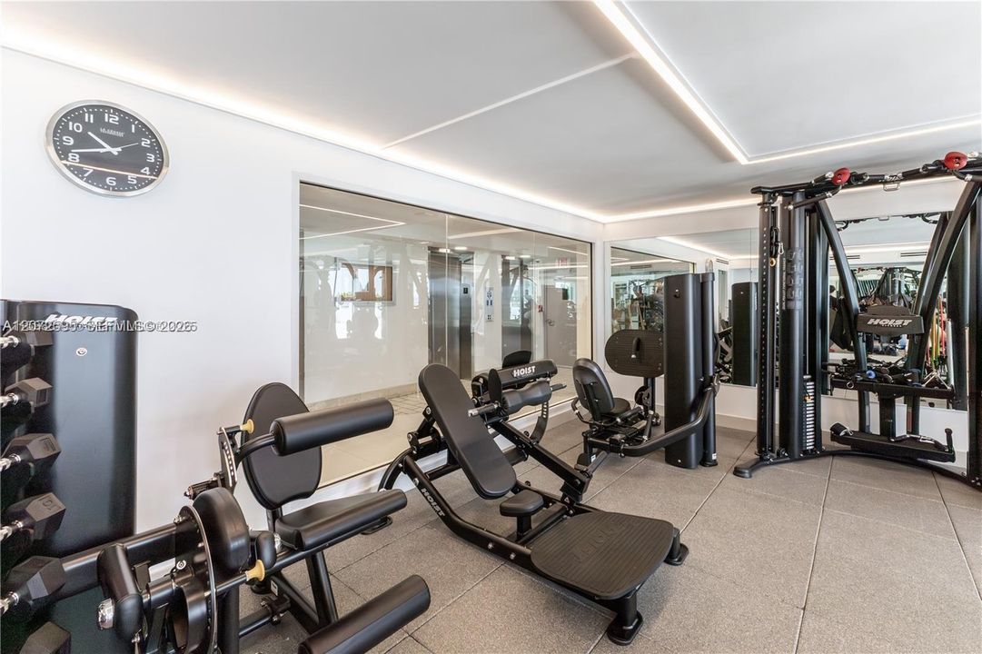 For Sale: $539,000 (1 beds, 1 baths, 659 Square Feet)