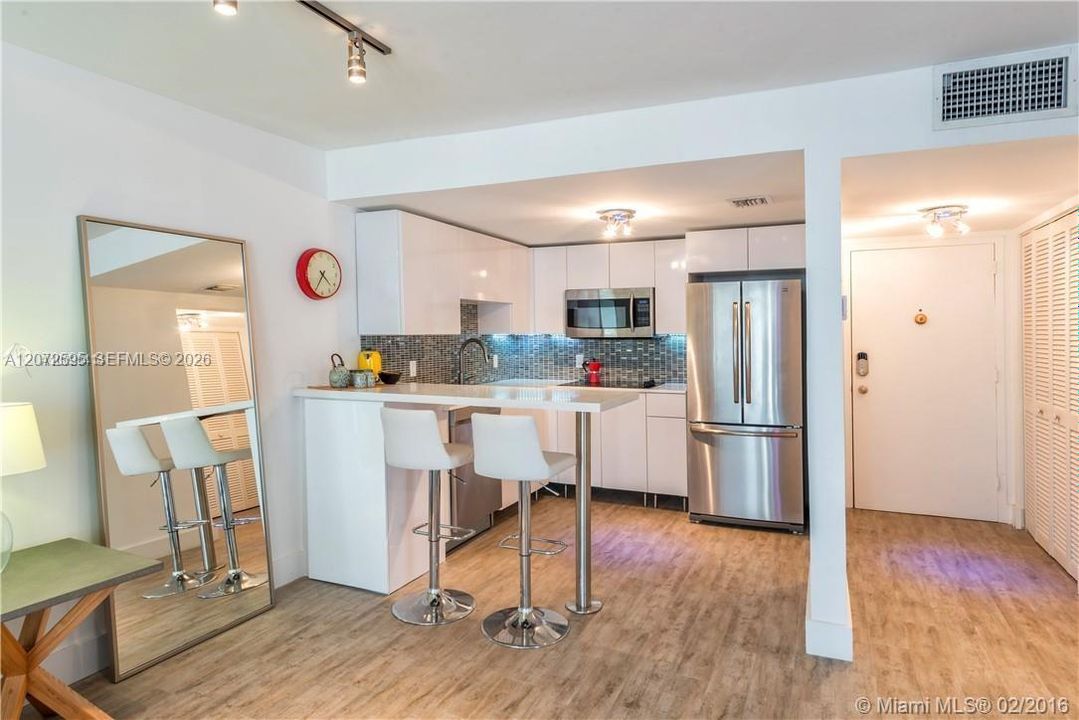 For Sale: $539,000 (1 beds, 1 baths, 659 Square Feet)