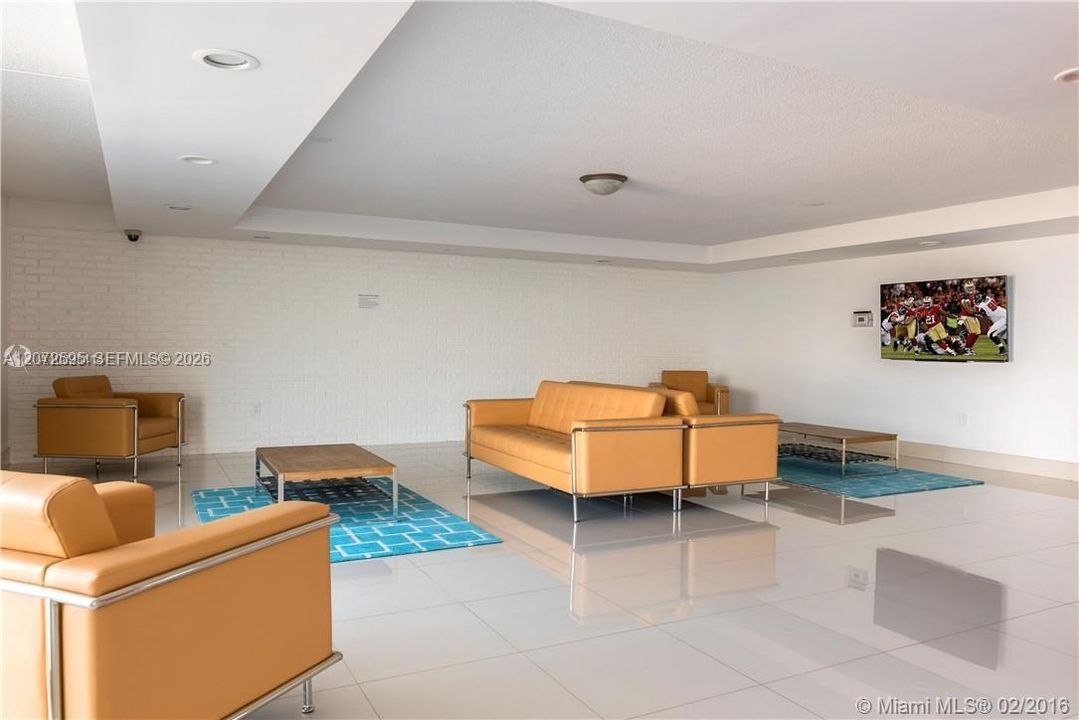 For Sale: $539,000 (1 beds, 1 baths, 659 Square Feet)