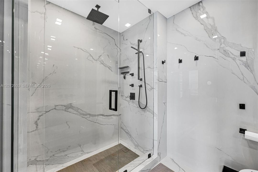Active With Contract: $13,000 (1 beds, 1 baths, 1008 Square Feet)