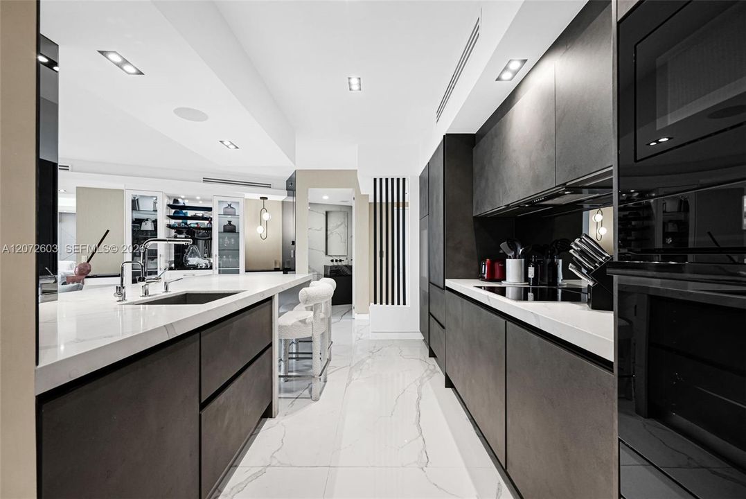 Active With Contract: $13,000 (1 beds, 1 baths, 1008 Square Feet)
