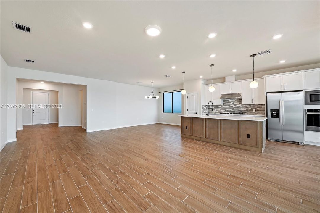 For Rent: $4,700 (3 beds, 2 baths, 2094 Square Feet)