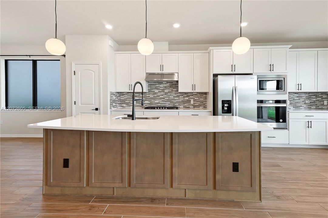 For Rent: $4,700 (3 beds, 2 baths, 2094 Square Feet)