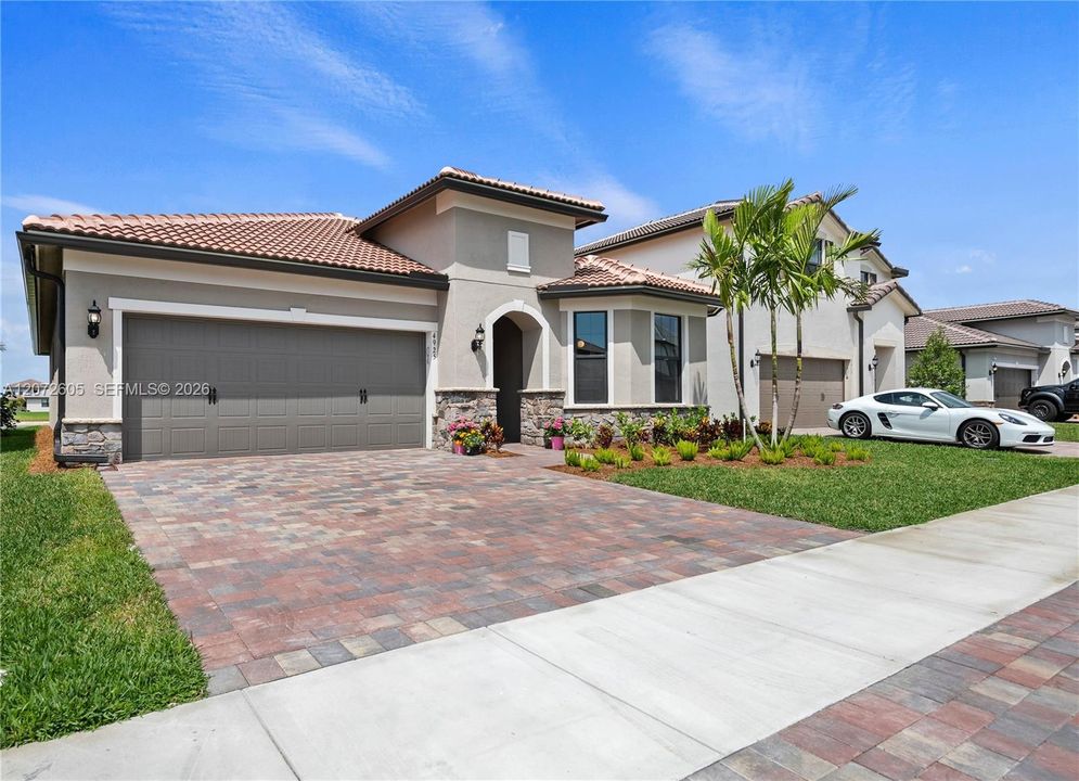 For Rent: $4,700 (3 beds, 2 baths, 2094 Square Feet)