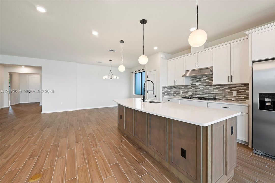 For Rent: $4,700 (3 beds, 2 baths, 2094 Square Feet)