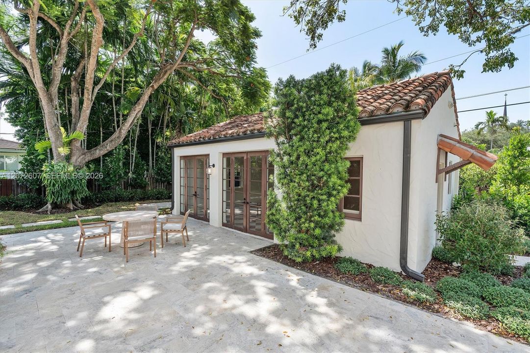 For Sale: $3,999,000 (5 beds, 4 baths, 3284 Square Feet)