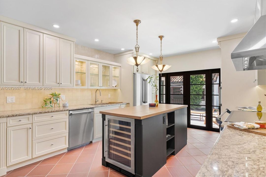 For Sale: $3,999,000 (5 beds, 4 baths, 3284 Square Feet)
