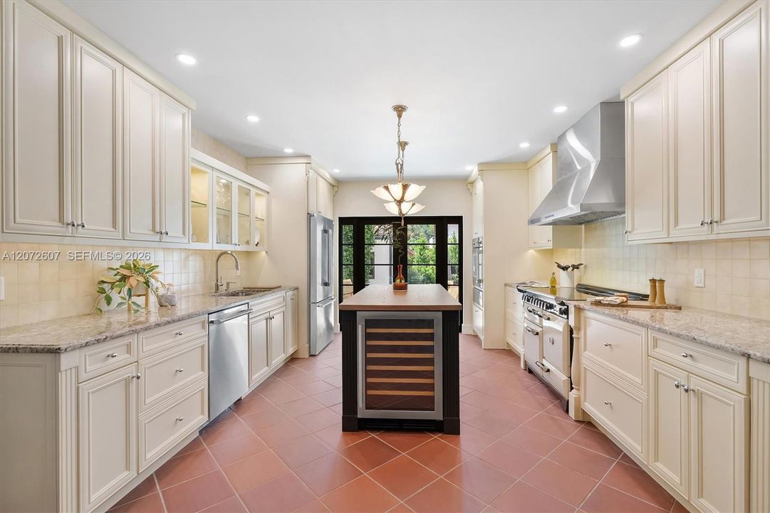 For Sale: $3,999,000 (5 beds, 4 baths, 3284 Square Feet)