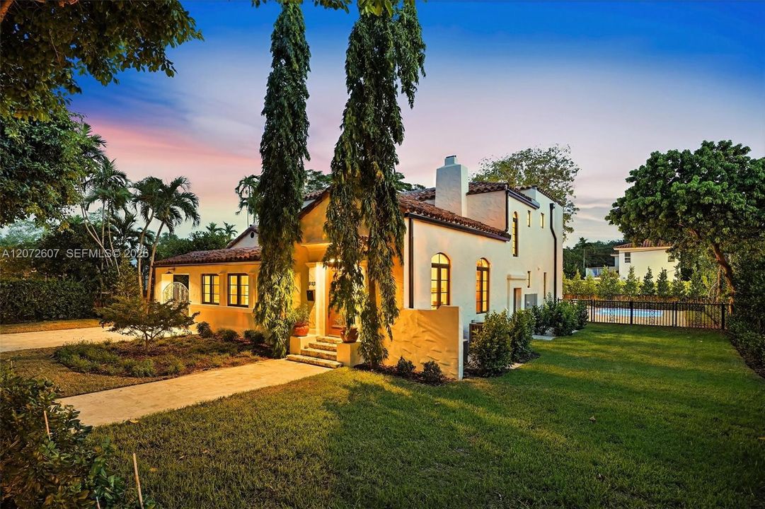 For Sale: $3,999,000 (5 beds, 4 baths, 3284 Square Feet)