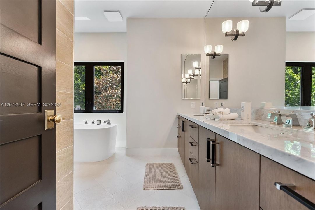 For Sale: $3,999,000 (5 beds, 4 baths, 3284 Square Feet)