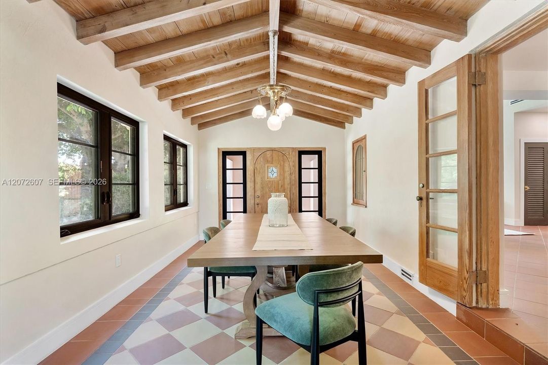For Sale: $3,999,000 (5 beds, 4 baths, 3284 Square Feet)