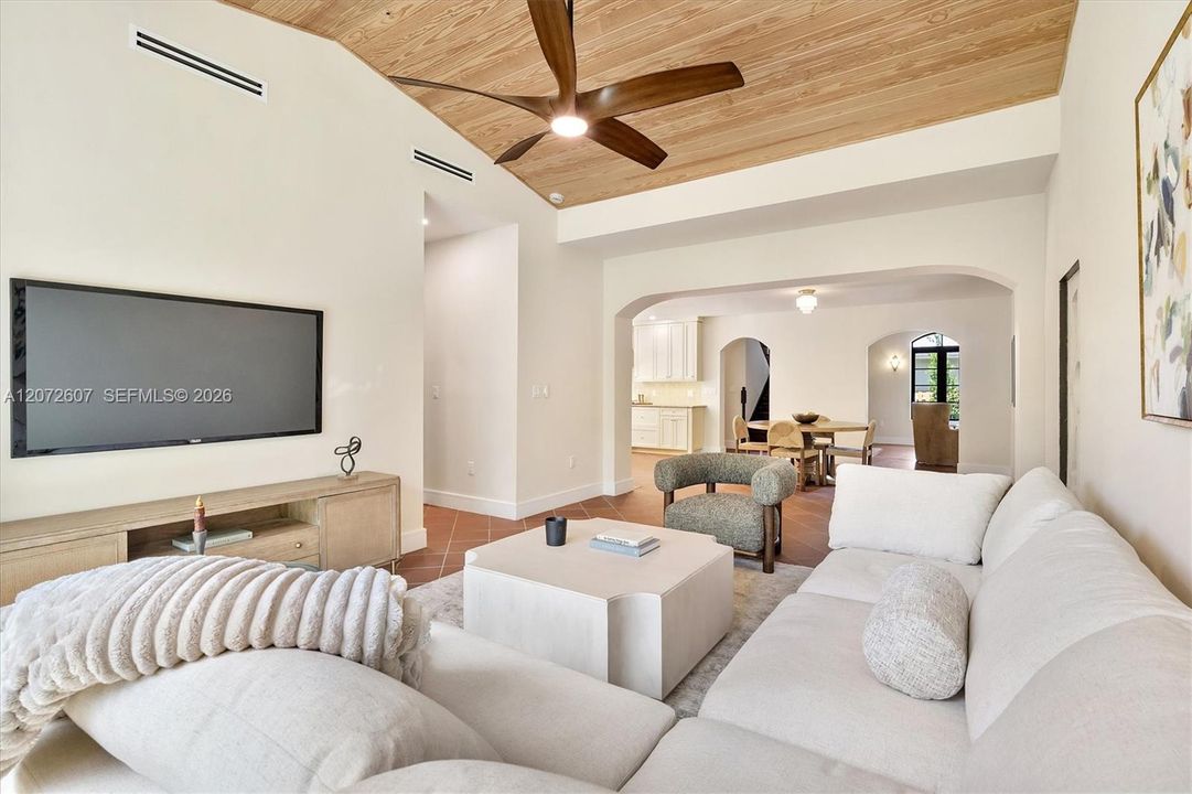 For Sale: $3,999,000 (5 beds, 4 baths, 3284 Square Feet)