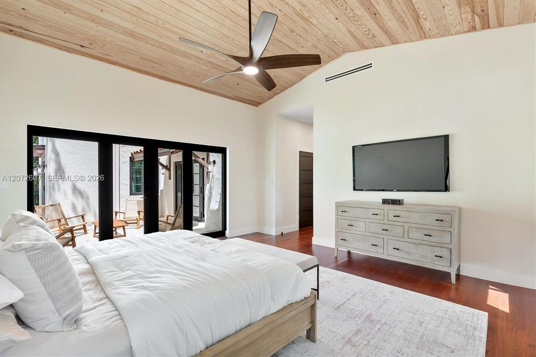 For Sale: $3,999,000 (5 beds, 4 baths, 3284 Square Feet)