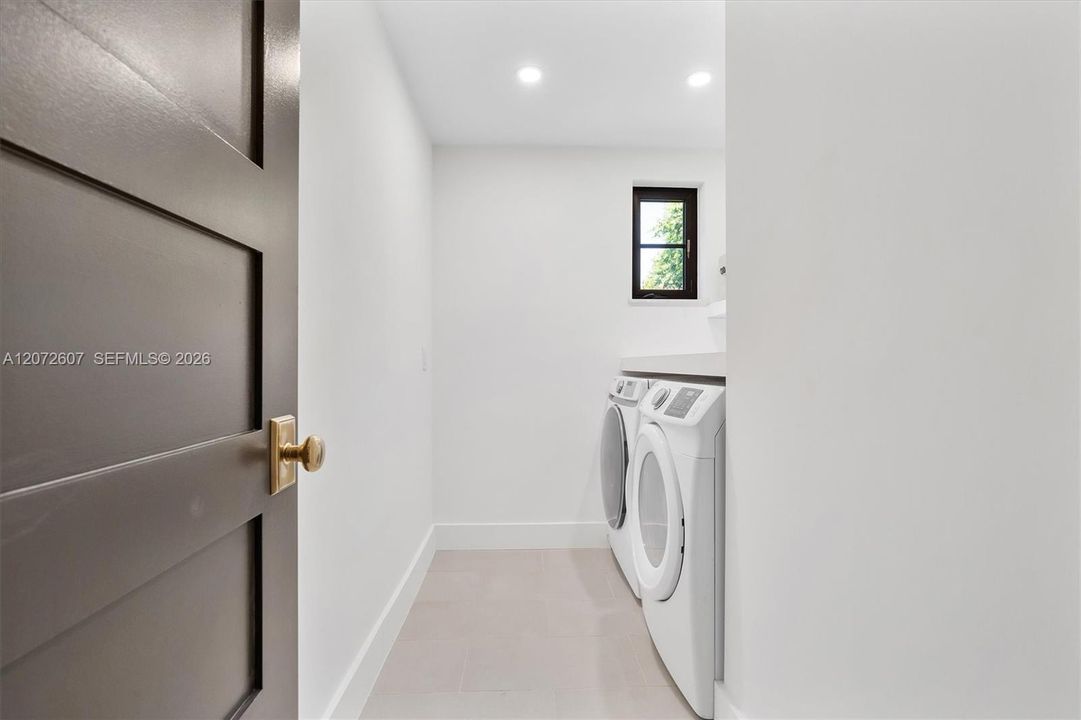 For Sale: $3,999,000 (5 beds, 4 baths, 3284 Square Feet)