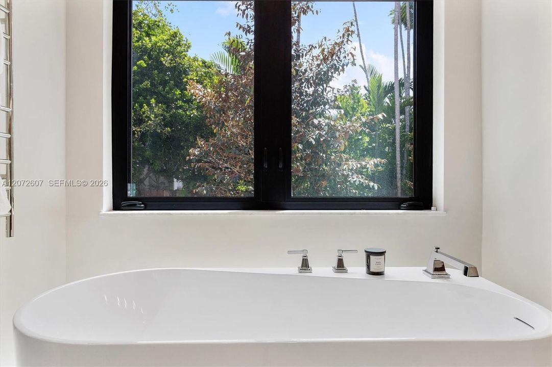For Sale: $3,999,000 (5 beds, 4 baths, 3284 Square Feet)