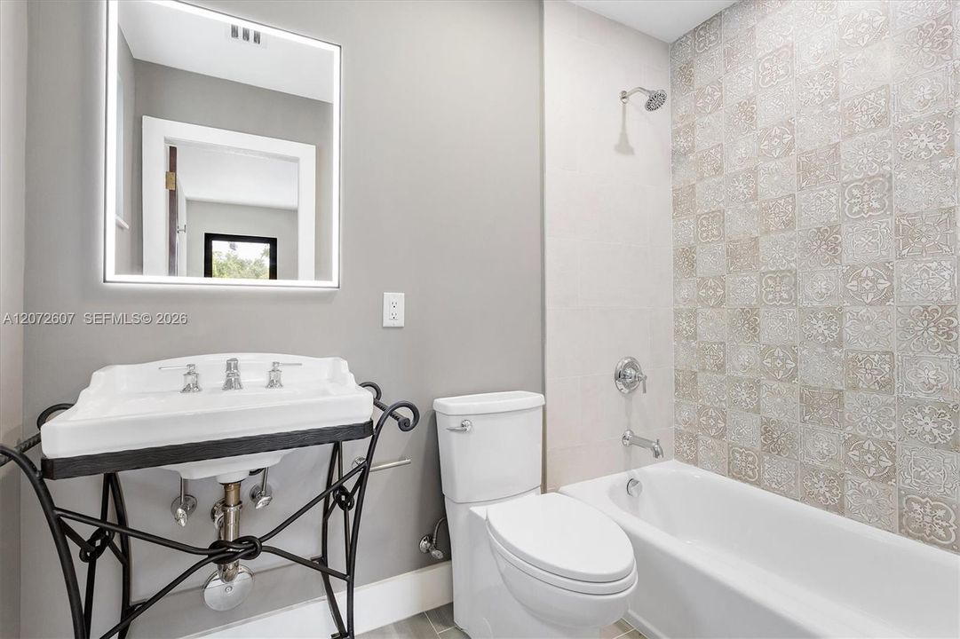 For Sale: $3,999,000 (5 beds, 4 baths, 3284 Square Feet)