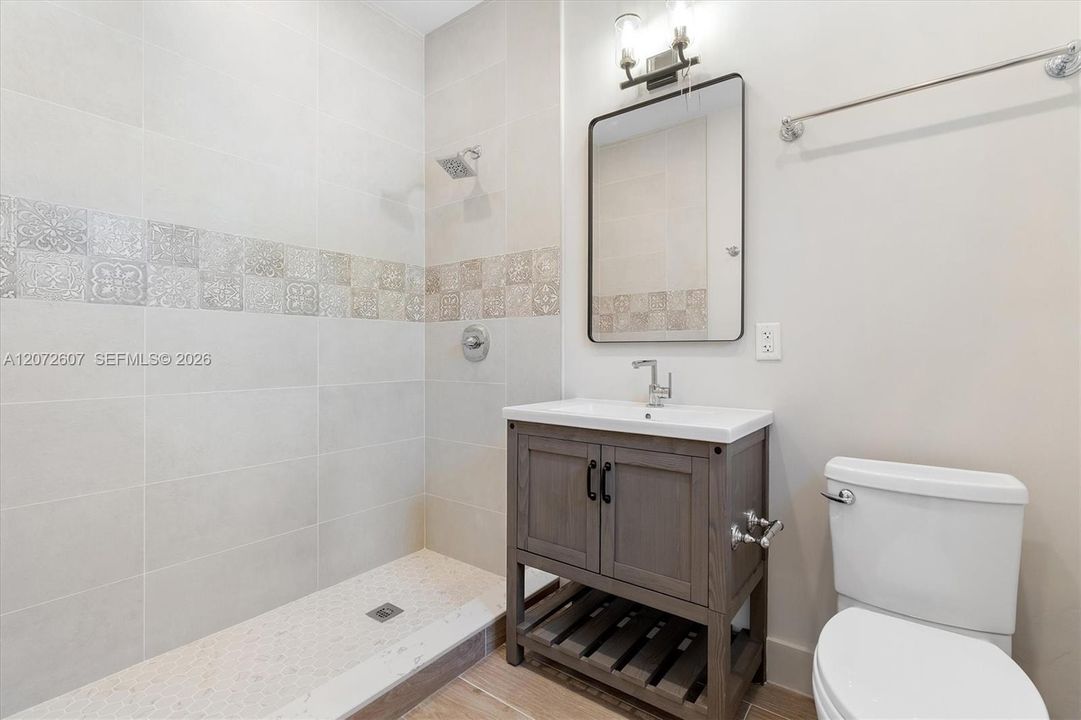 For Sale: $3,999,000 (5 beds, 4 baths, 3284 Square Feet)