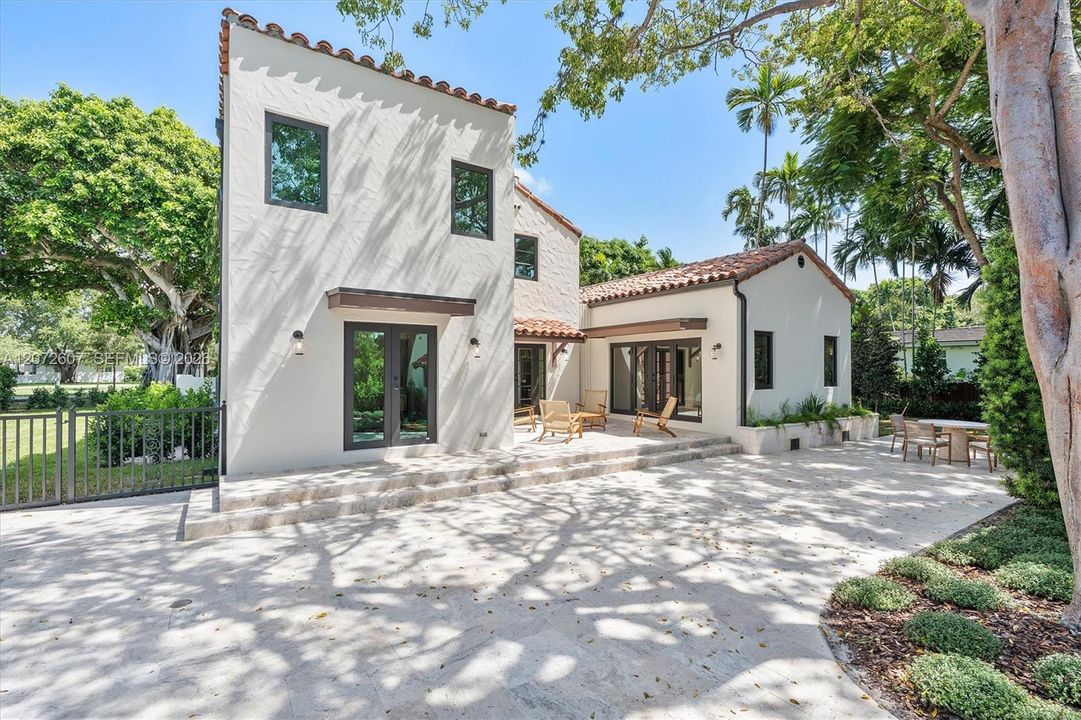 For Sale: $3,999,000 (5 beds, 4 baths, 3284 Square Feet)