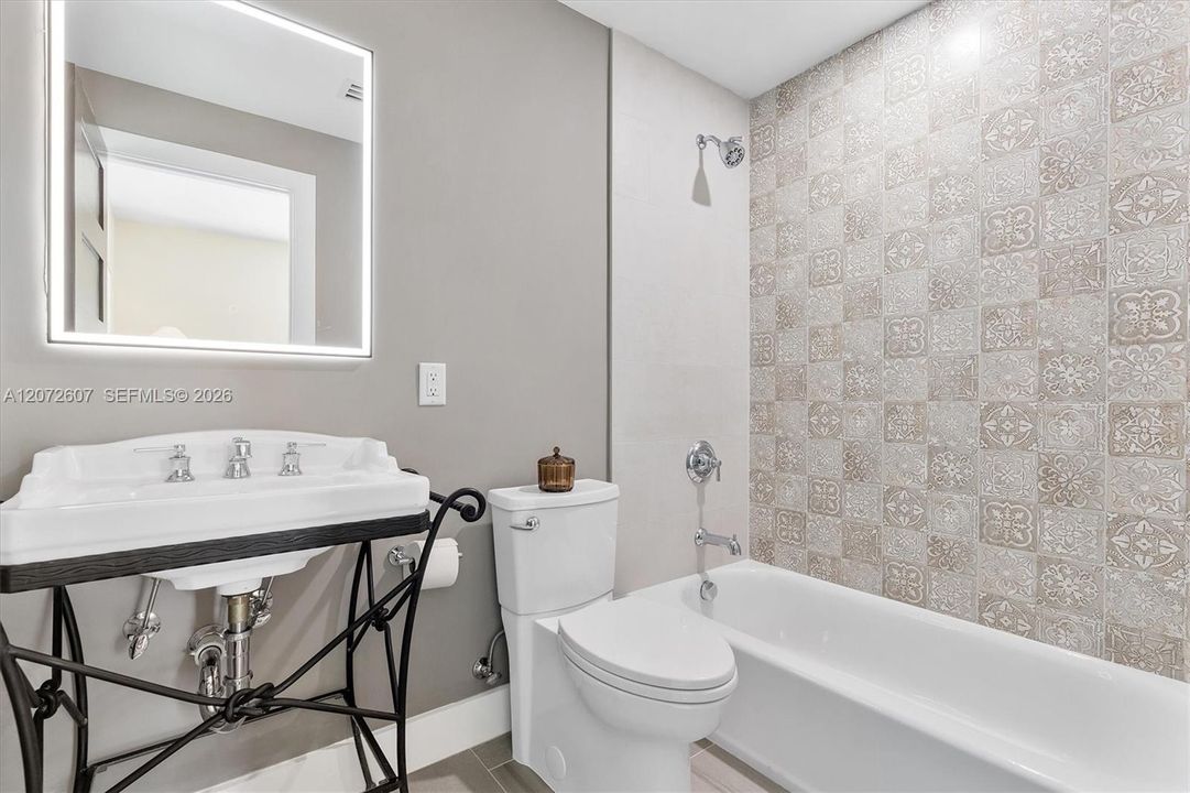For Sale: $3,999,000 (5 beds, 4 baths, 3284 Square Feet)