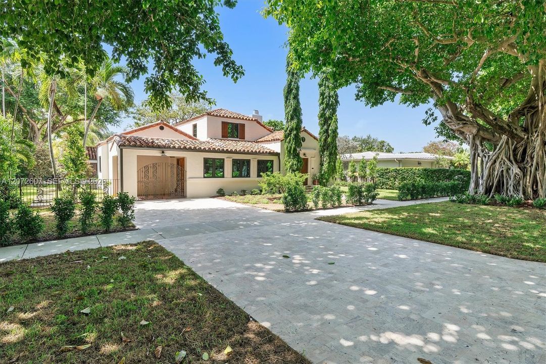 For Sale: $3,999,000 (5 beds, 4 baths, 3284 Square Feet)
