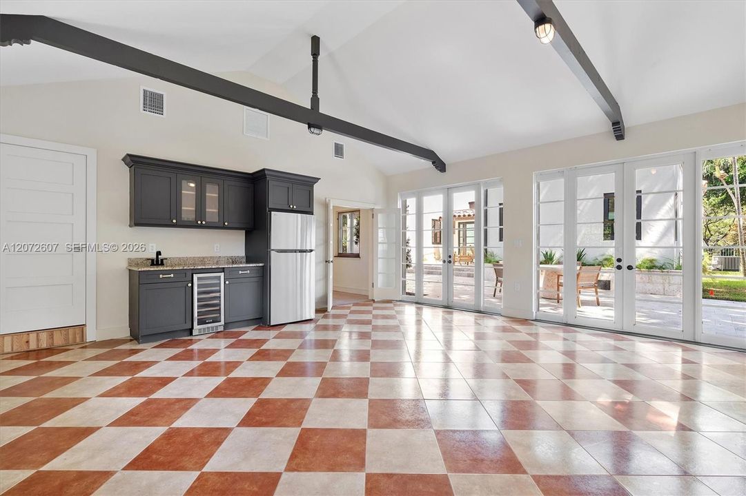 For Sale: $3,999,000 (5 beds, 4 baths, 3284 Square Feet)