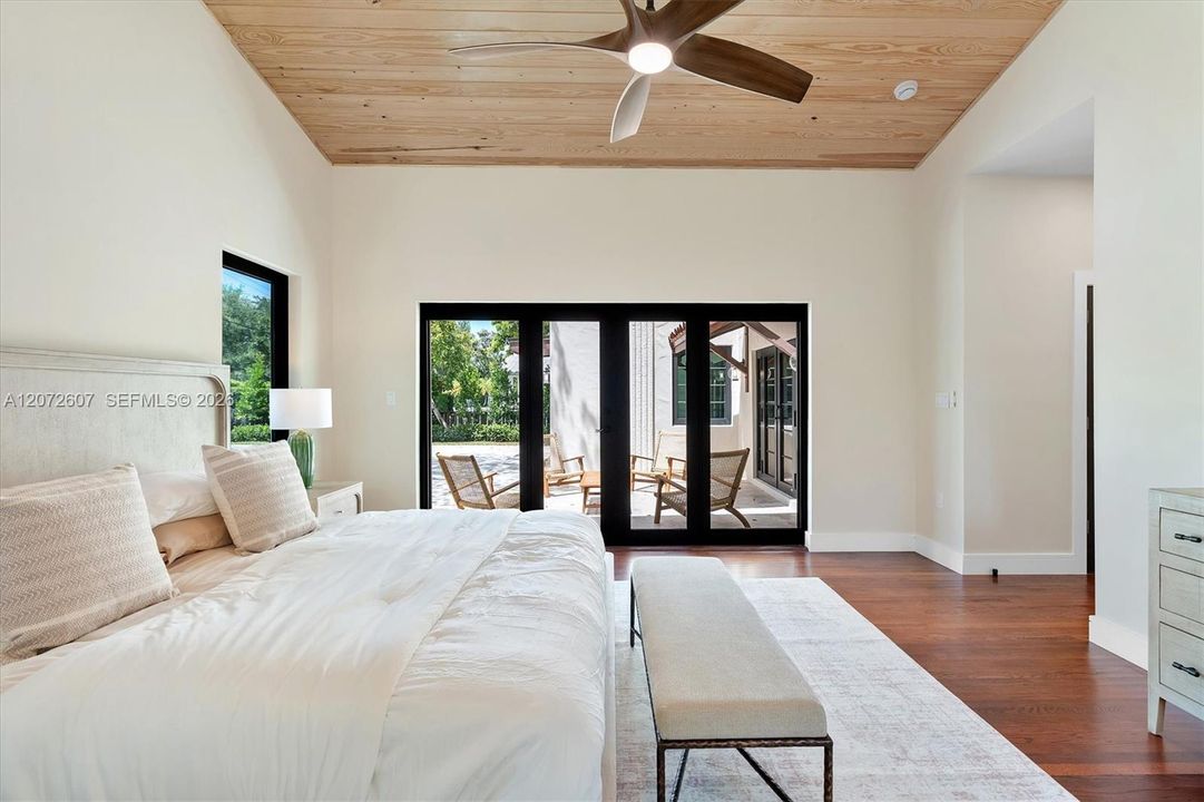 For Sale: $3,999,000 (5 beds, 4 baths, 3284 Square Feet)