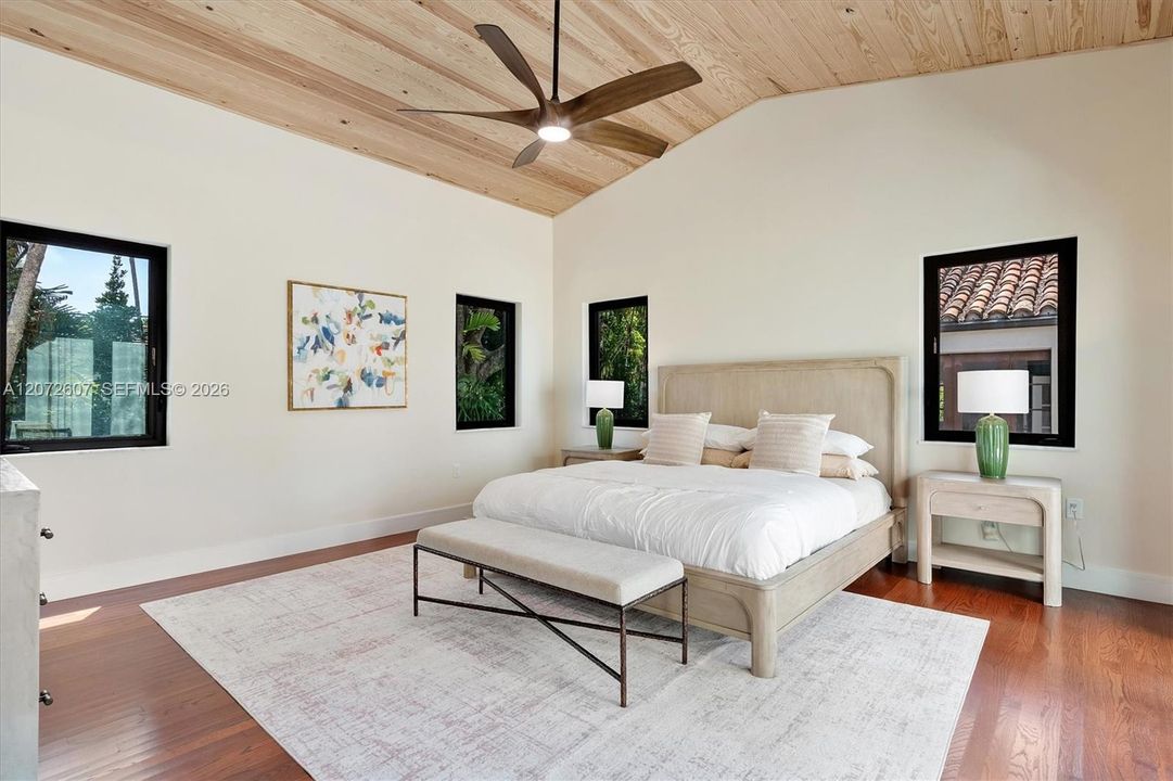 For Sale: $3,999,000 (5 beds, 4 baths, 3284 Square Feet)