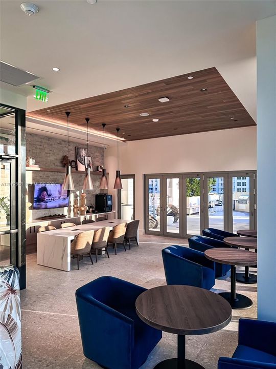 For Rent: $4,943 (2 beds, 2 baths, 1264 Square Feet)