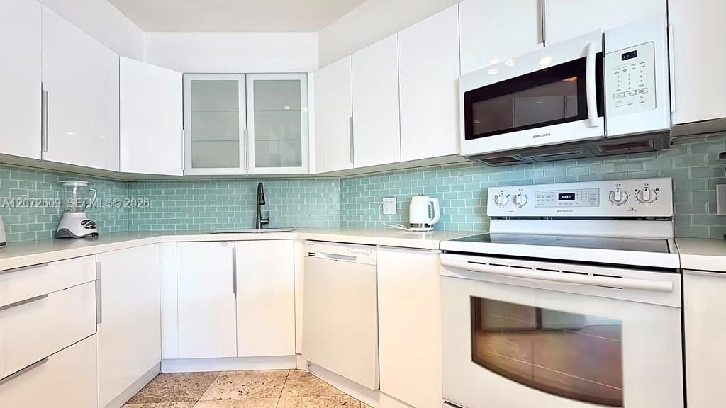 For Rent: $3,800 (2 beds, 2 baths, 1360 Square Feet)