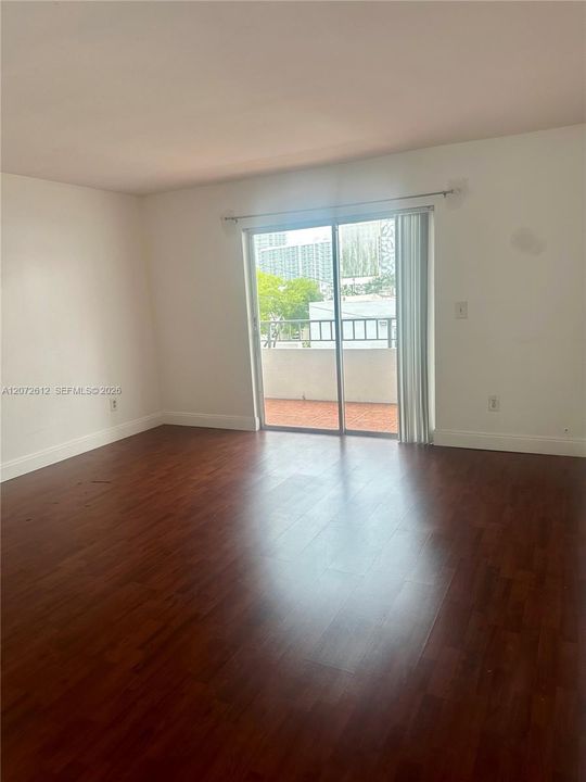 For Rent: $1,690 (0 beds, 1 baths, 370 Square Feet)