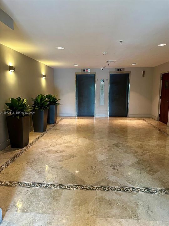 For Rent: $1,690 (0 beds, 1 baths, 370 Square Feet)