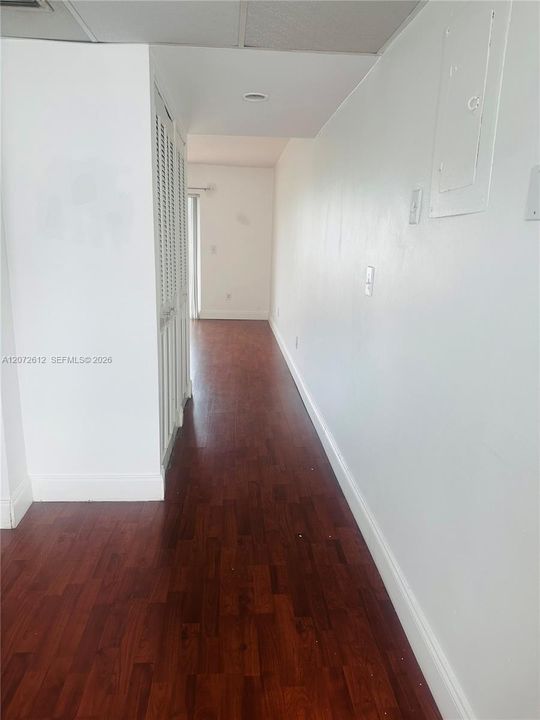 For Rent: $1,690 (0 beds, 1 baths, 370 Square Feet)