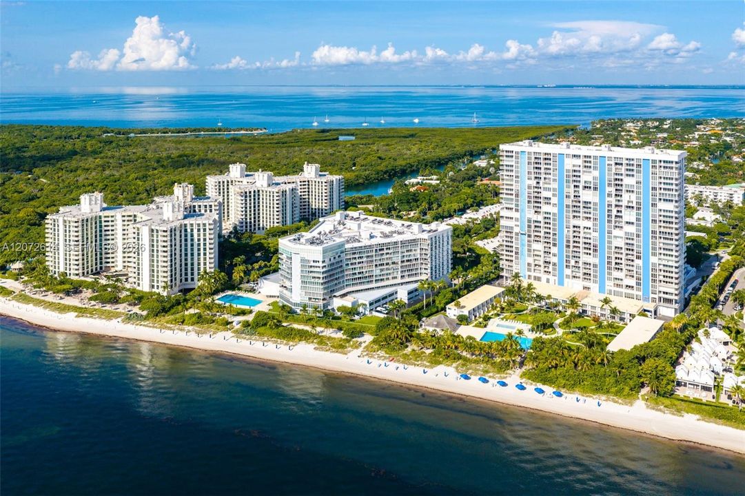 На продажу: $2,300,000 (3 спален, 3 ванн, 2523 Квадратных фут)