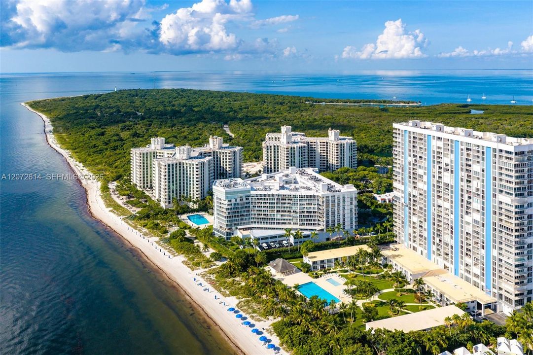На продажу: $2,300,000 (3 спален, 3 ванн, 2523 Квадратных фут)