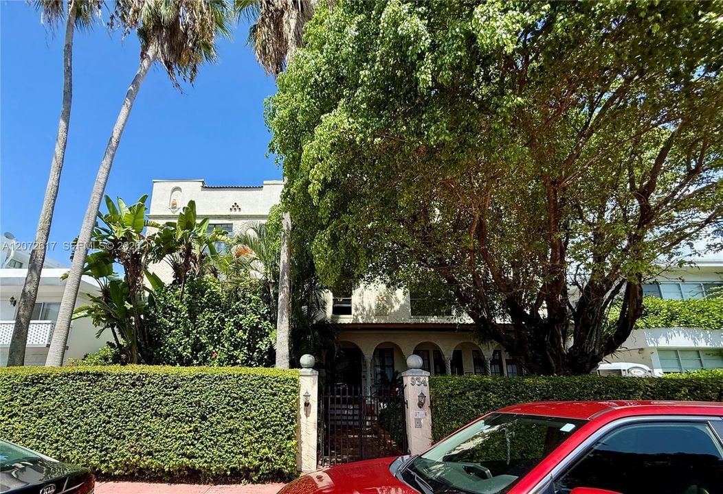 For Sale: $275,000 (1 beds, 1 baths, 660 Square Feet)