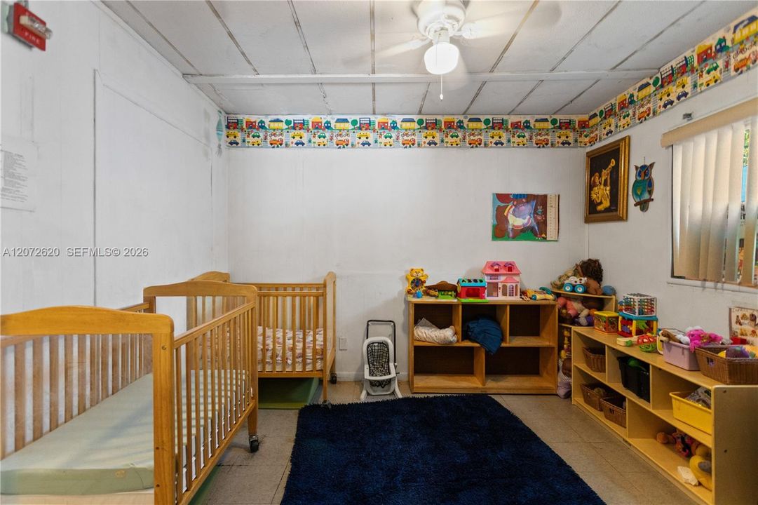 For Sale: $575,000 (3 beds, 1 baths, 1289 Square Feet)