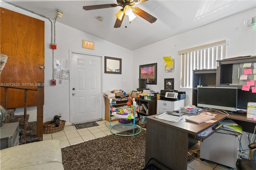 For Sale: $575,000 (3 beds, 1 baths, 1289 Square Feet)